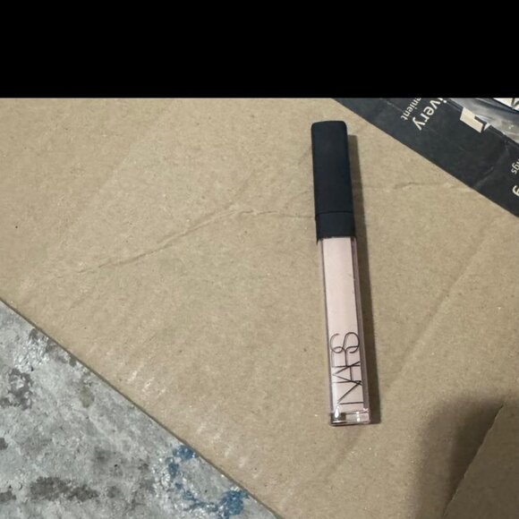 Nars  RADIANT CREAMY CONCEALER - Picture 4 of 5